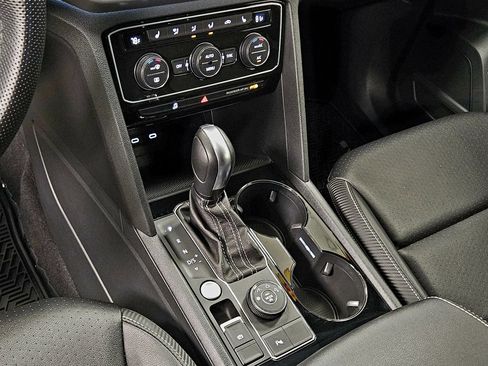 Used 2022 Volkswagen Atlas Cross Sport SEL R-Line image 42