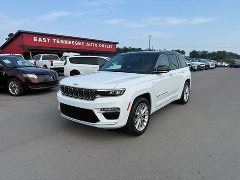 Used 2023 Jeep Grand Cherokee Summit w/ Advanced Protech Group IV AWD/4WD image 2