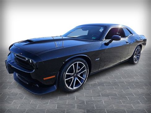 Used 2023 Dodge Challenger R/T image 3