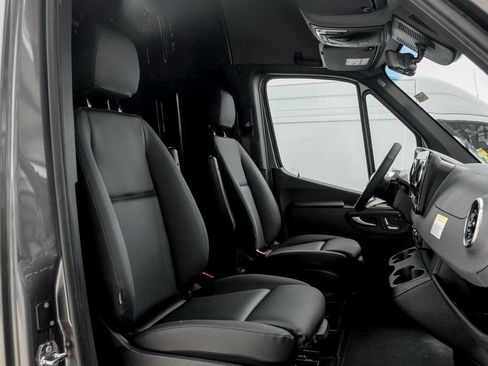 Used 2025 Mercedes-Benz Sprinter 2500 image 23