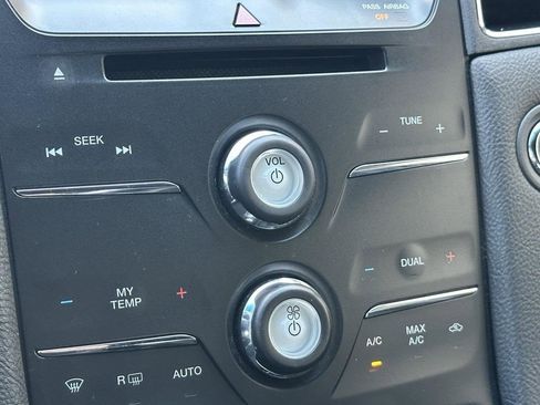 Used 2017 Ford Taurus SEL w/ Equipment Group 201A image 15