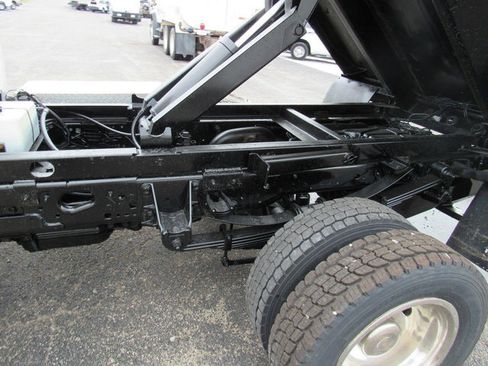 Used 2023 Ford F550 4x4 Regular Cab Super Duty image 37