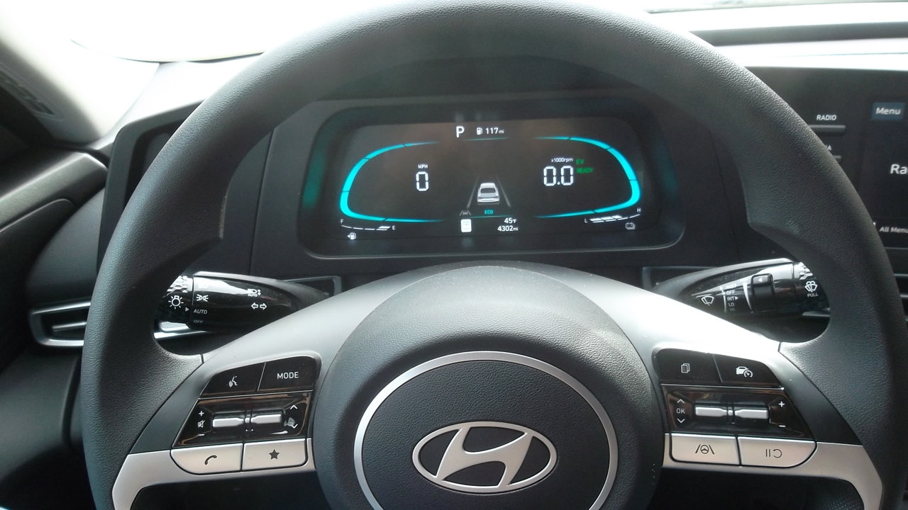 Used 2025 Hyundai Elantra Hybrid FWD image 8