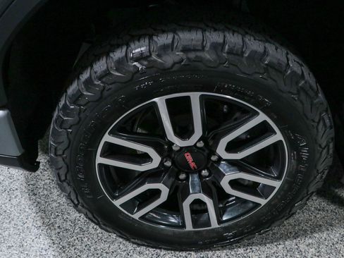 Used 2024 GMC Sierra 1500 AT4 w/ Technology Package AWD/4WD image 11
