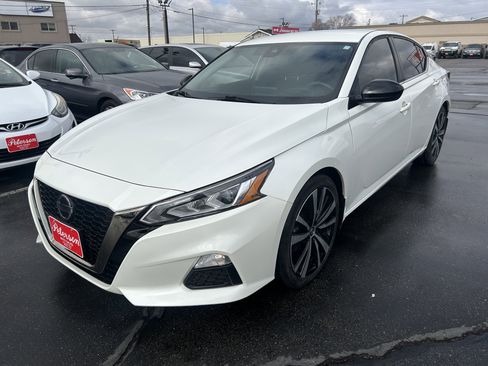 Used 2022 Nissan Altima 2.5 SR image 2