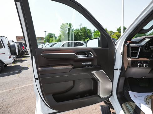 Used 2024 GMC Sierra 1500 Denali w/ Denali Reserve Package AWD/4WD image 10