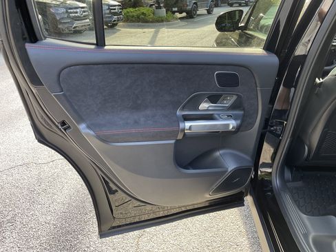 Used 2024 Mercedes-Benz GLB 250 image 37