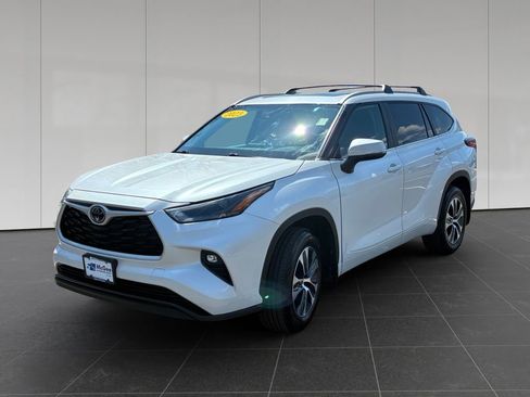 Used 2023 Toyota Highlander XLE image 1