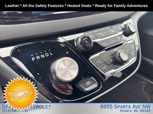 Used 2025 Chrysler Pacifica Select FWD image 19