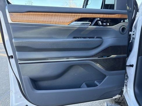 Used 2022 Jeep Grand Wagoneer Series II w/ Convenience Group III AWD/4WD image 20