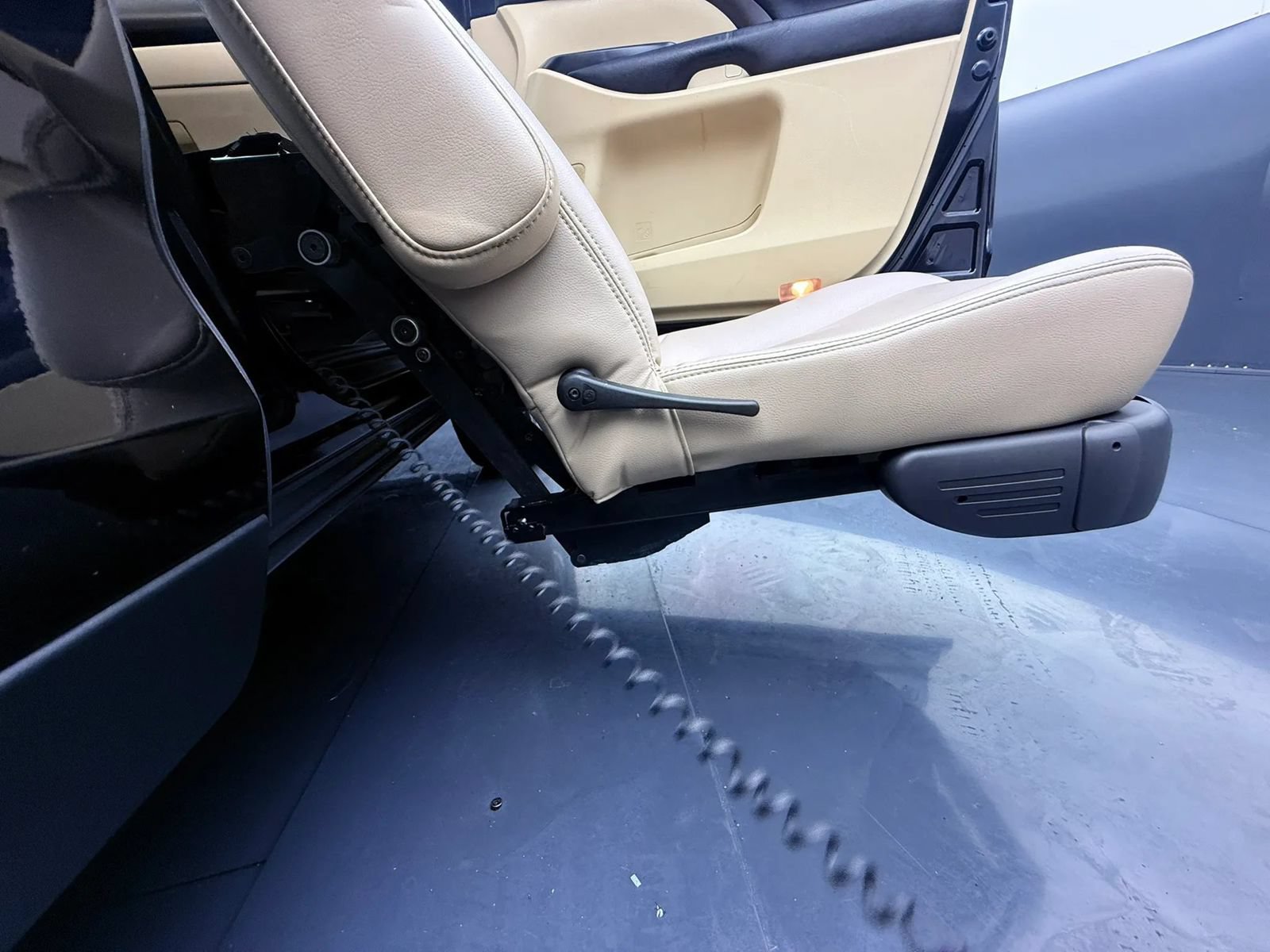 Used 2019 Toyota Highlander XLE AWD/4WD image 19
