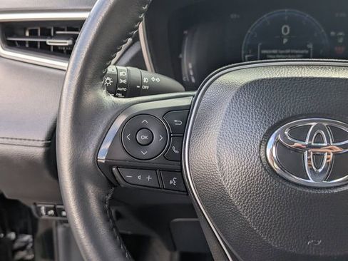 Used 2025 Toyota Corolla Cross XLE image 19