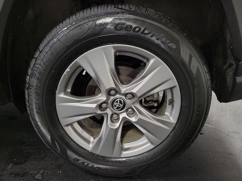 Used 2024 Toyota RAV4 XLE AWD/4WD image 10
