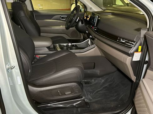 New 2026 Kia Carnival EX image 14