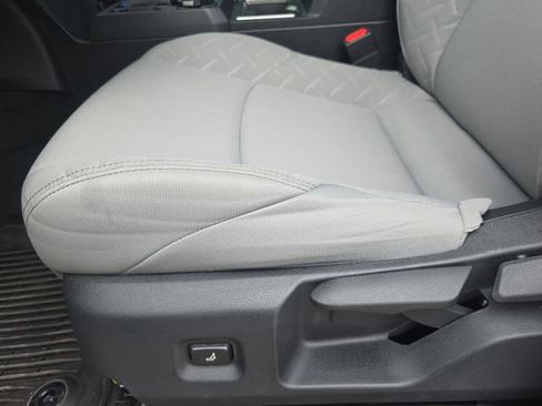 Used 2025 Toyota Tacoma SR5 AWD/4WD image 29