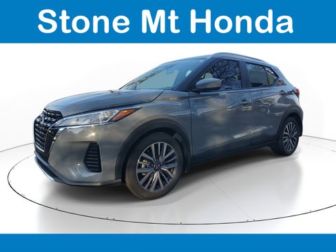Used 2024 Nissan Kicks SV image 3