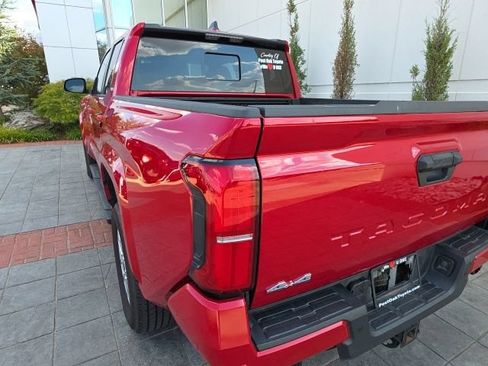 Used 2025 Toyota Tacoma SR5 w/ SR5 Upgrade Package AWD/4WD image 4