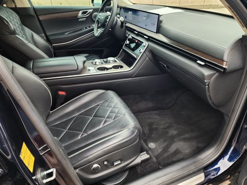 Used 2025 Genesis GV80 3.5T Prestige AWD/4WD image 13