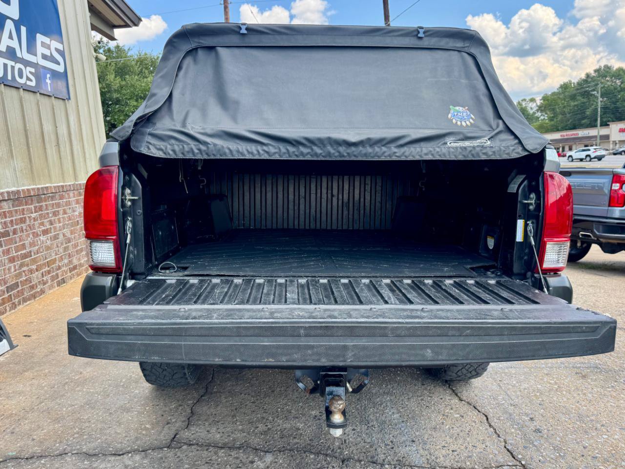 Used 2016 Toyota Tacoma TRD Off-Road w/ Towing Package AWD/4WD image 11