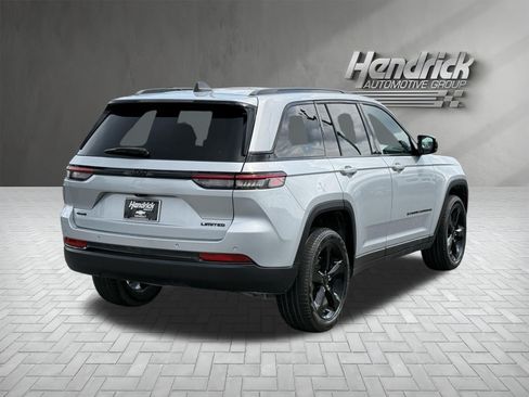Used 2024 Jeep Grand Cherokee Limited w/ Black Appearance Package AWD/4WD image 10