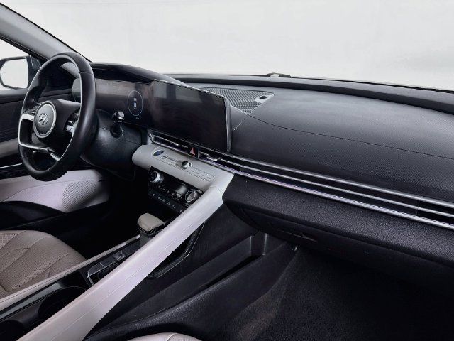 Used 2023 Hyundai Elantra Limited FWD image 27