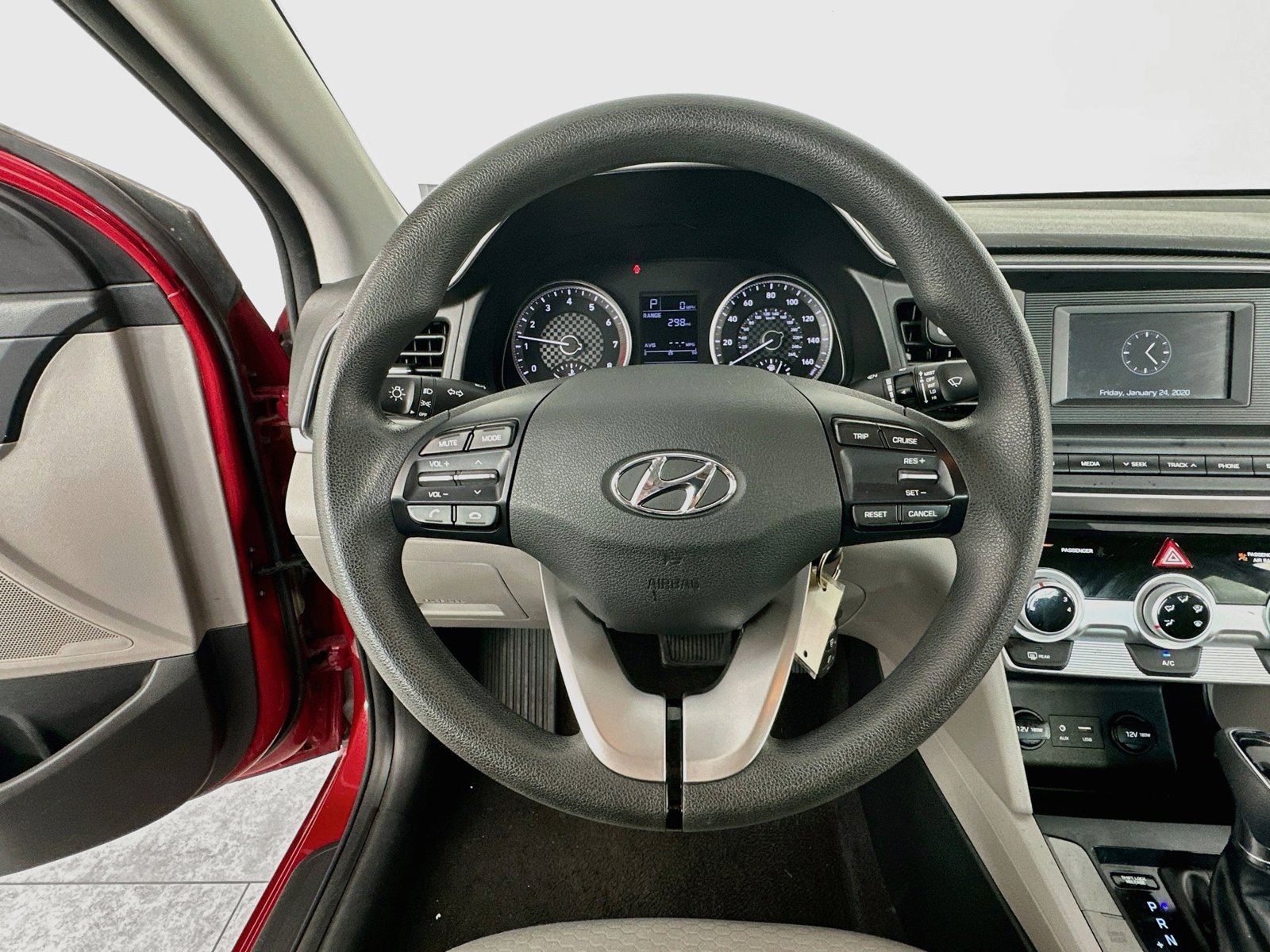 Used 2019 Hyundai Elantra SE FWD image 14