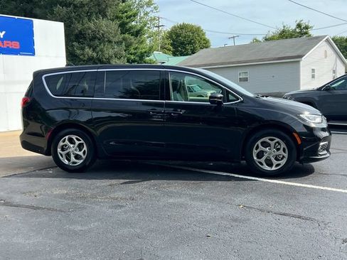 Used 2024 Chrysler Pacifica Limited FWD image 52