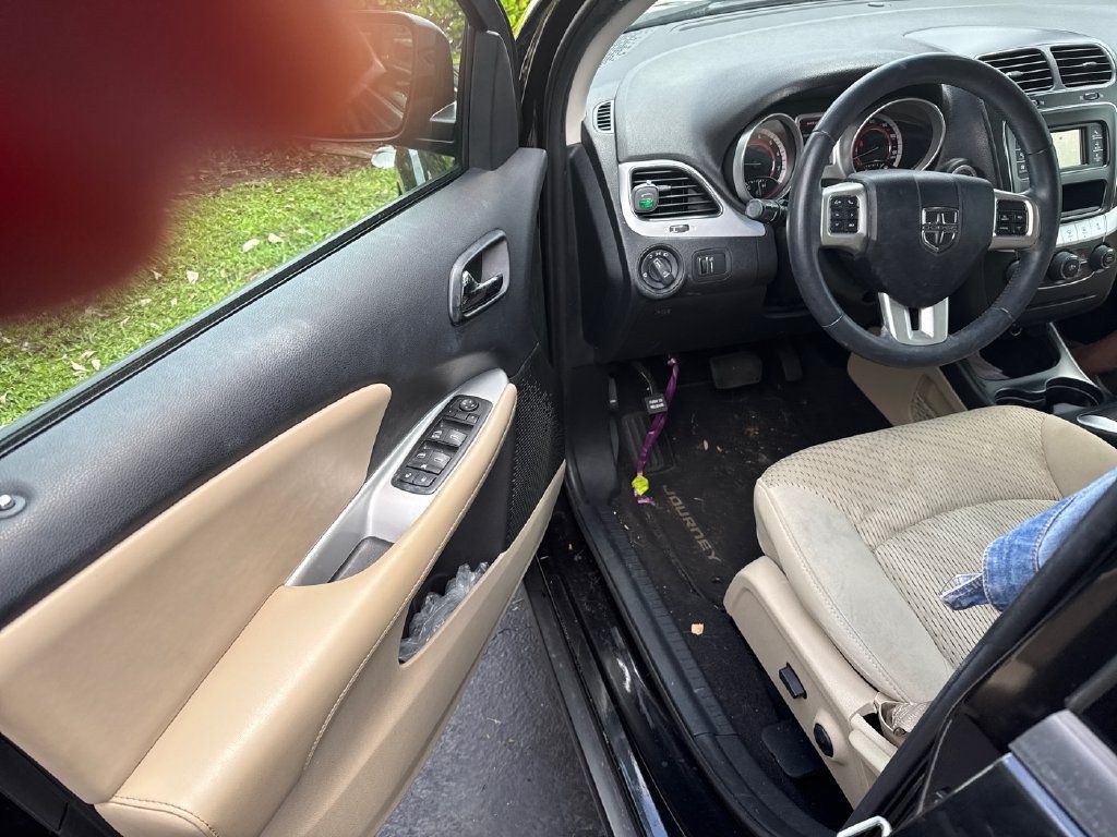 Used 2013 Dodge Journey SXT w/ Flexible Seating Group FWD image 5