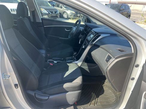 Used 2017 Hyundai Elantra GT image 15