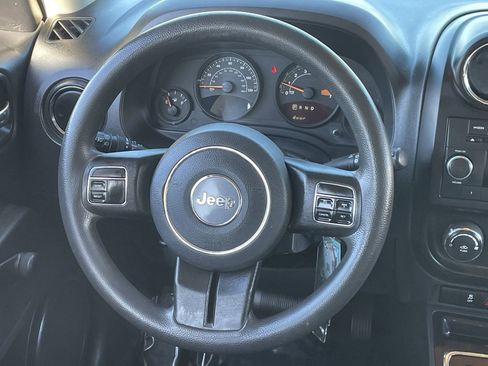 Used 2015 Jeep Patriot Sport image 16