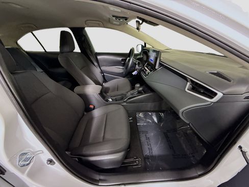 Used 2025 Toyota Corolla LE image 28