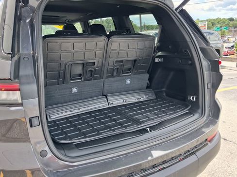 Used 2023 Jeep Grand Cherokee L Laredo AWD/4WD image 9