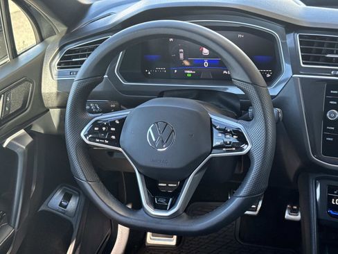 Certified 2024 Volkswagen Tiguan SE R-Line image 10