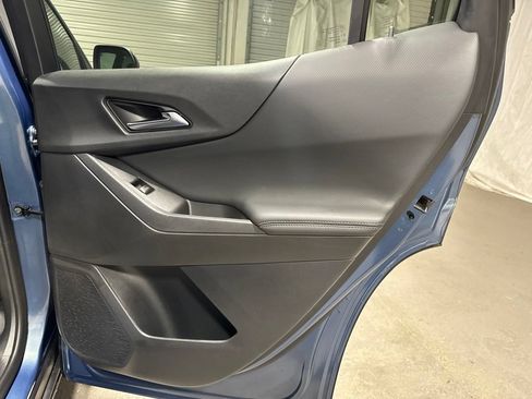 Used 2025 Chevrolet Equinox LT FWD image 11