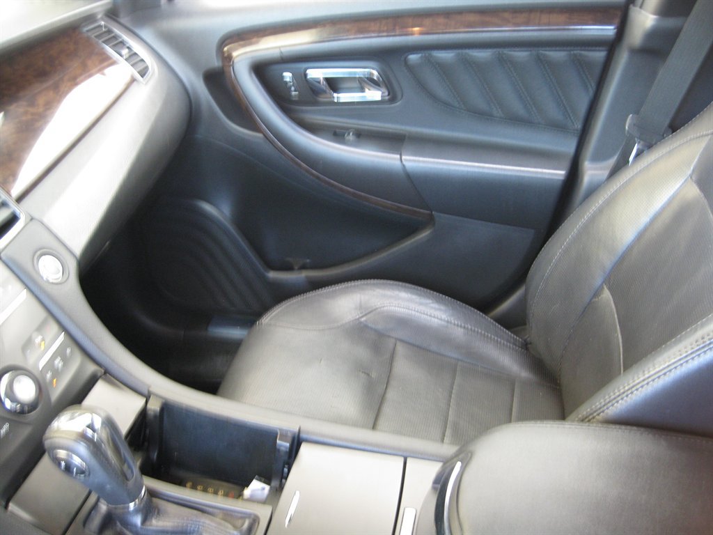 Used 2015 Ford Taurus Limited FWD image 20