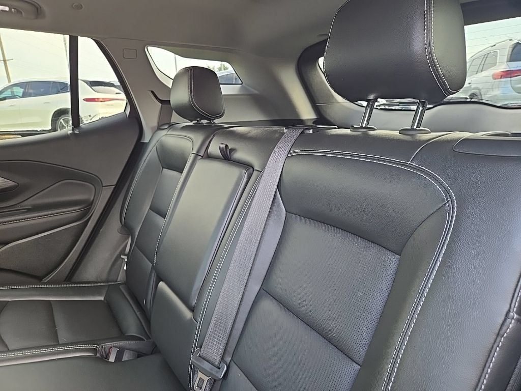Used 2022 GMC Terrain SLT AWD/4WD image 30