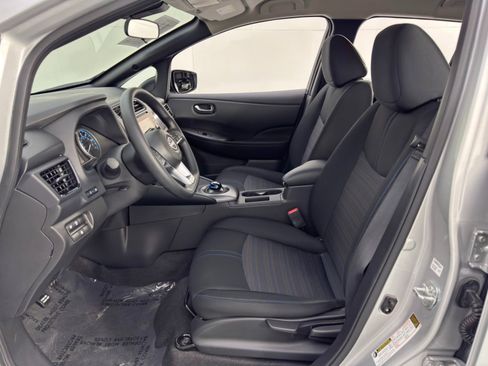 Used 2025 Nissan Leaf S image 15