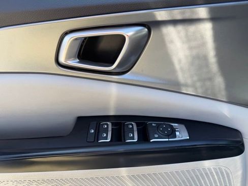 Used 2022 Kia Carnival LX image 14