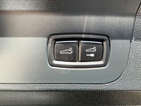 Used 2018 Porsche Panamera 4 AWD/4WD image 25