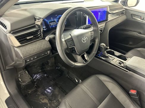 Used 2025 Toyota Camry XLE FWD image 12