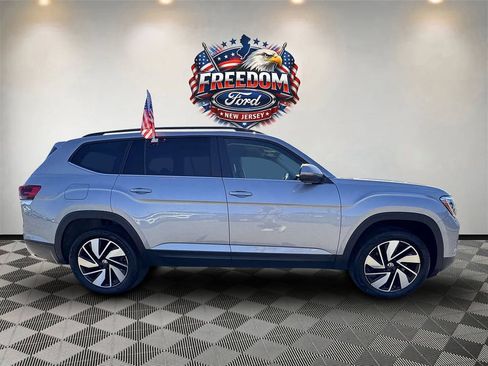 Used 2025 Volkswagen Atlas SE AWD/4WD image 6
