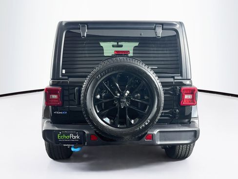 Used 2023 Jeep Wrangler Unlimited Sahara w/ Cold Weather Group AWD/4WD image 7