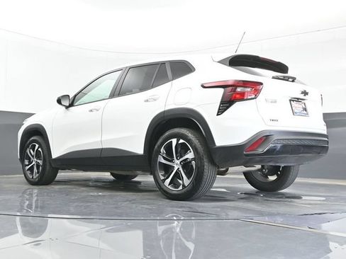 Used 2025 Chevrolet Trax RS w/ Sunroof Package FWD image 21