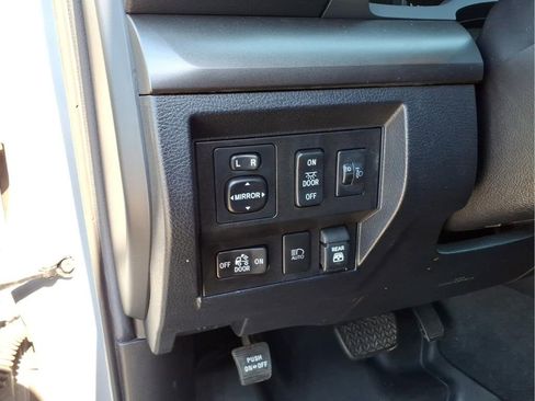 Used 2019 Toyota Tundra SR5 AWD/4WD image 17