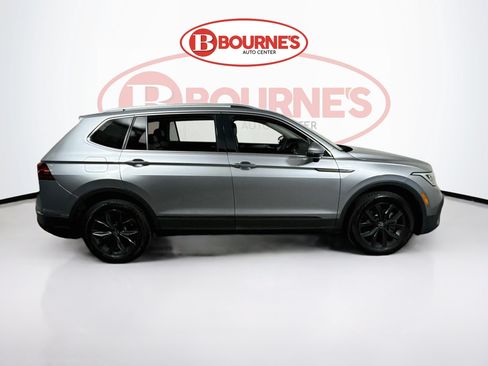 Used 2024 Volkswagen Tiguan SE AWD/4WD image 12