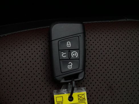 Used 2024 Volkswagen Tiguan SEL R-Line image 31