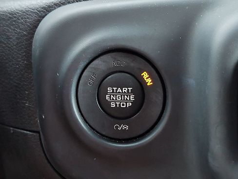 Used 2018 Jeep Wrangler Unlimited Sahara AWD/4WD image 25