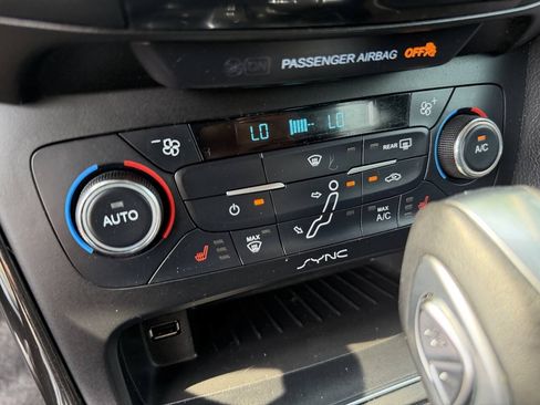 Used 2017 Ford Focus Titanium FWD image 18