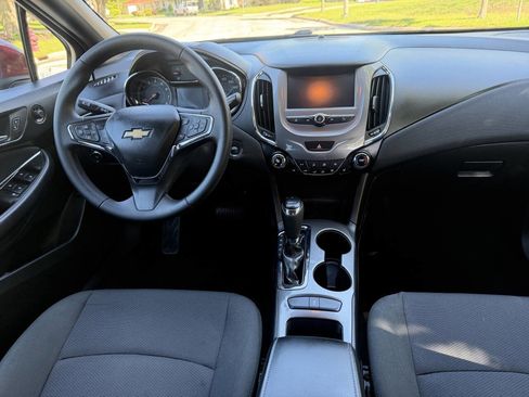 Used 2018 Chevrolet Cruze LT w/ Convenience Package FWD image 16