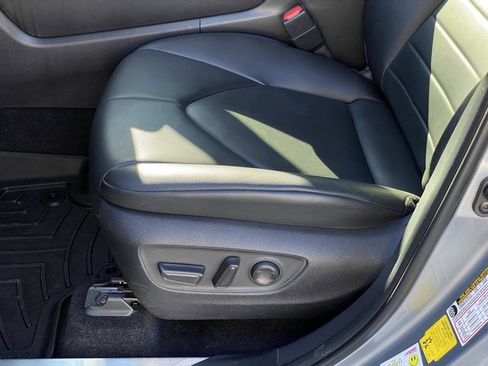 Used 2023 Toyota Highlander XLE image 11